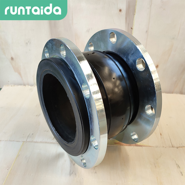 潤泰達-DN100碳鋼法蘭KXT型單球體橡膠柔性接頭橡膠伸（shēn）縮接頭